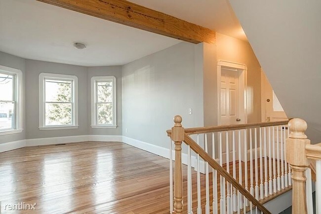 98 Elm St-Unit -# 1 in Somerville, MA - Building Photo - Building Photo