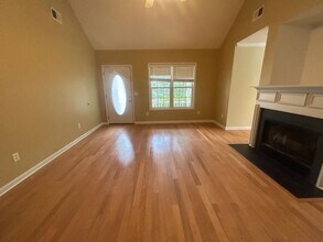 208 Charles Towne Ct in Columbia, SC - Building Photo - Building Photo