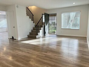 20130 Runnymede St in Los Angeles, CA - Building Photo - Building Photo