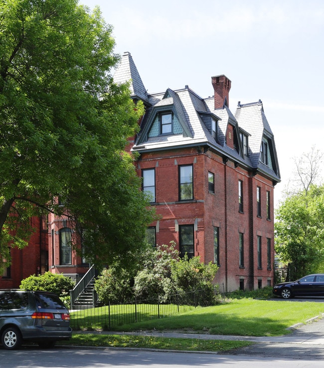 718 Madison Ave in Albany, NY - Foto de edificio - Building Photo