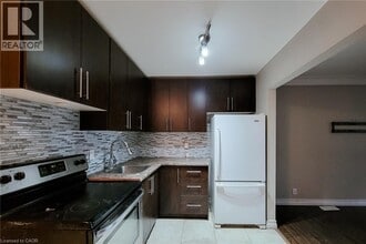 41 Lake Ave in Hamilton, ON - Building Photo - Building Photo