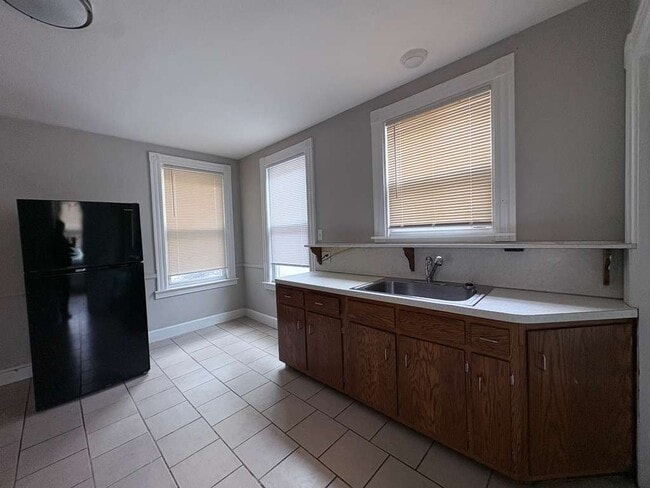 271 Howard Ave, Unit 2