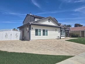 1621 W Newgrove St in Lancaster, CA - Building Photo - Building Photo