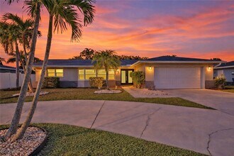 1653 S Fountainhead Rd in Ft. Myers, FL - Building Photo - Building Photo