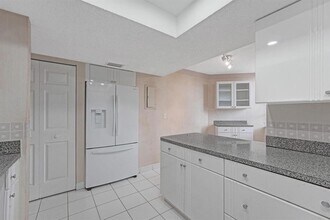 9531 Seagrape Dr, Unit 302 in Davie, FL - Foto de edificio - Building Photo