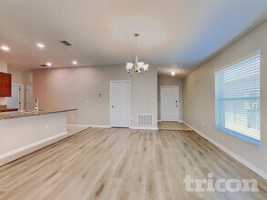 8440 Hunters Fork Loop in Ruskin, FL - Foto de edificio - Building Photo