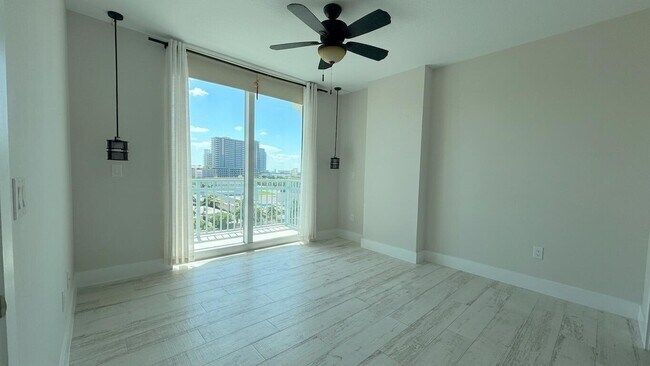 property at 403 S Sapodilla Ave