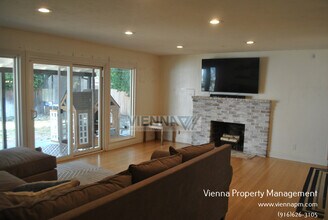 2913 Kerria Way in Sacramento, CA - Foto de edificio - Building Photo