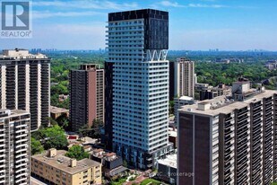 101 Erskine Ave in Toronto, ON - Building Photo