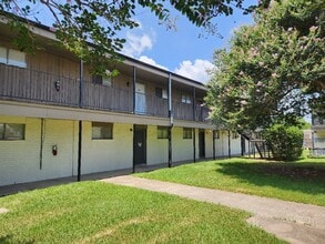 Summit Apartments in Port Neches, TX - Building Photo - Building Photo