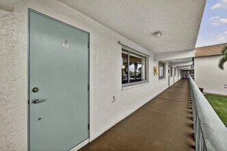 700 Village Green Ct in Palm Springs, FL - Building Photo - Building Photo
