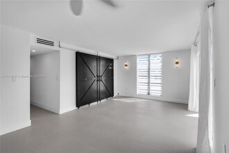 8305 Crespi Blvd, Unit 3C in Miami Beach, FL - Foto de edificio - Building Photo