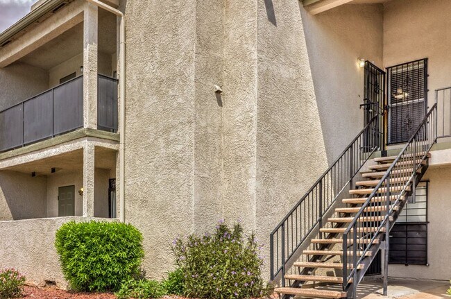 2981 Country Manor Ln in Las Vegas, NV - Building Photo - Building Photo