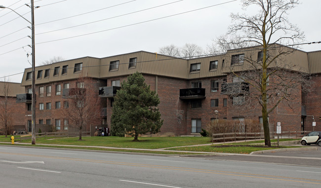 Taunton Court in Oshawa, ON - Building Photo - Building Photo