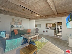 111 Waterview St in Los Angeles, CA - Building Photo - Building Photo