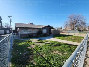 271 Bernard St in Bakersfield, CA - Building Photo - Building Photo