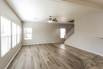 2068 S Mcconnell Dr in Tucson, AZ - Foto de edificio - Building Photo