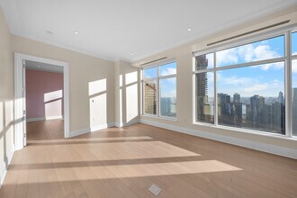 451 E Grand Ave in Chicago, IL - Building Photo - Building Photo