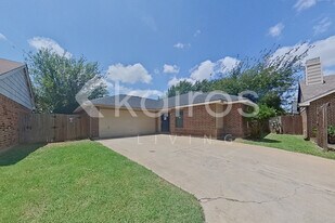 2805 Forest Creek Dr in Fort Worth, TX - Building Photo