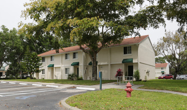 George Washington Carver Apartments in Naples, FL - Foto de edificio - Building Photo