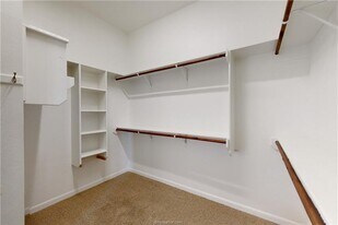 1048 Toledo Bend Dr in College Station, TX - Building Photo