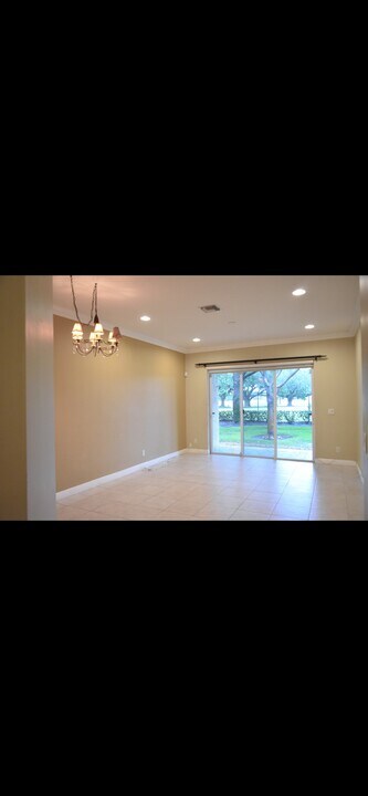 3240 Fairway Cir in Davie, FL - Building Photo