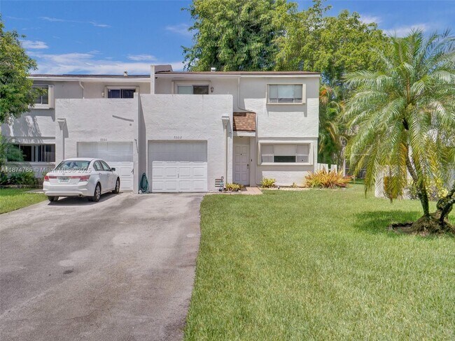 8662 Bridle Path Ct in Davie, FL - Building Photo - Building Photo