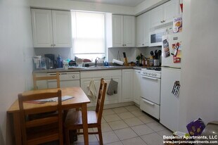 64 Brighton Ave, Unit 4 in Boston, MA - Building Photo