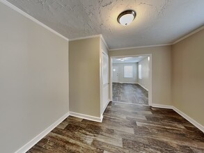 2219 Whalen Ave in Indianapolis, IN - Foto de edificio - Building Photo