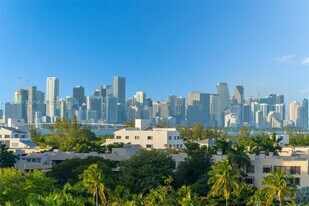 430 Grand Bay Dr in Key Biscayne, FL - Building Photo