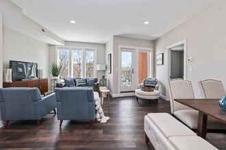 734 South St, Unit 8 in Boston, MA - Building Photo - Building Photo