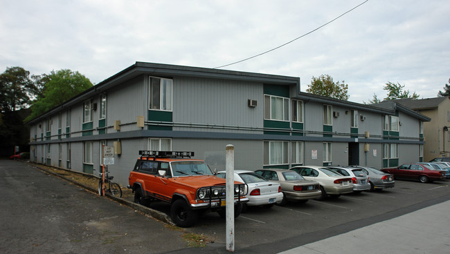 University Manor in Eugene, OR - Building Photo - Building Photo