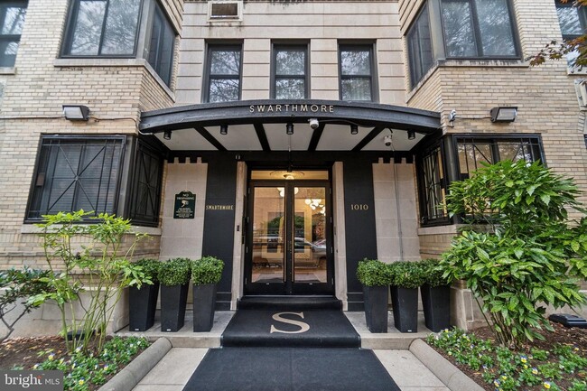 property at 1010 25th St NW