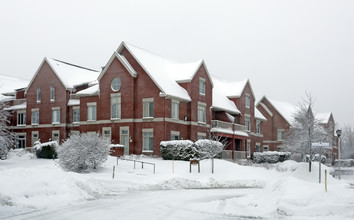 Les Sentiers Du Lac in Dollard-des-Ormeaux, QC - Building Photo - Building Photo