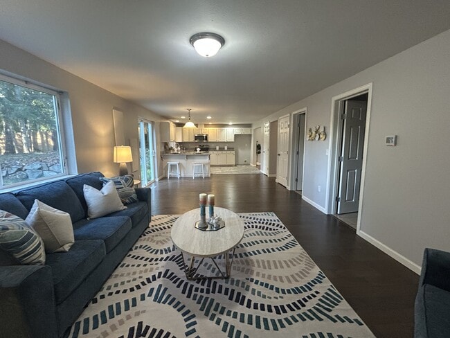 120 E Mountain View Dr in Allyn, WA - Building Photo - Building Photo