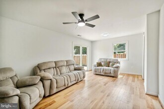 2400 Kilpatrick Pl in Dumfries, VA - Foto de edificio - Building Photo