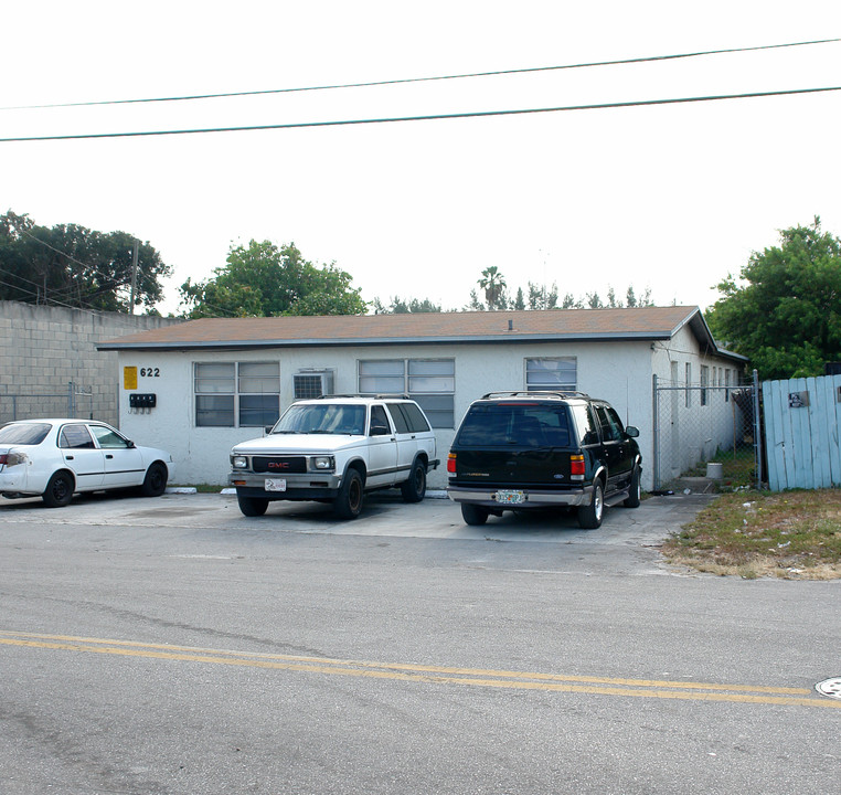 622 NW 21st Ter in Fort Lauderdale, FL - Building Photo