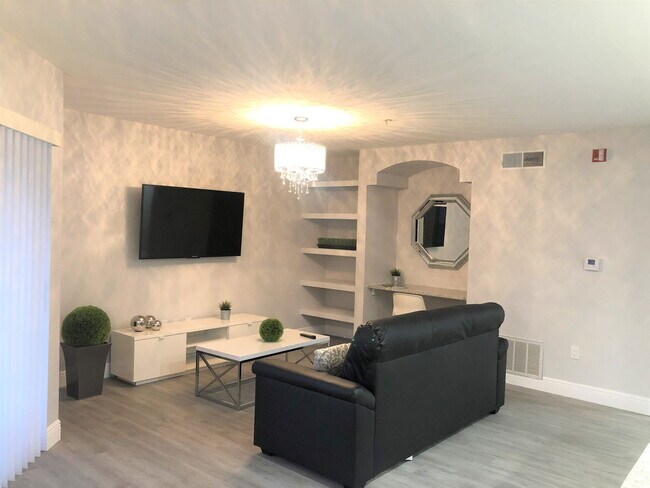 7350 Westpointe Blvd in Orlando, FL - Building Photo - Building Photo
