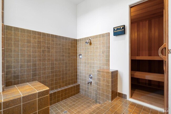 19 Venado Dr in Tiburon, CA - Building Photo - Building Photo