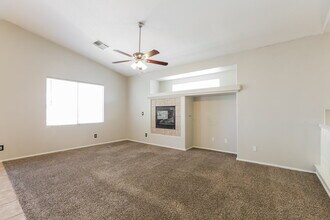 9124 Black Elk Ave in Las Vegas, NV - Building Photo - Building Photo