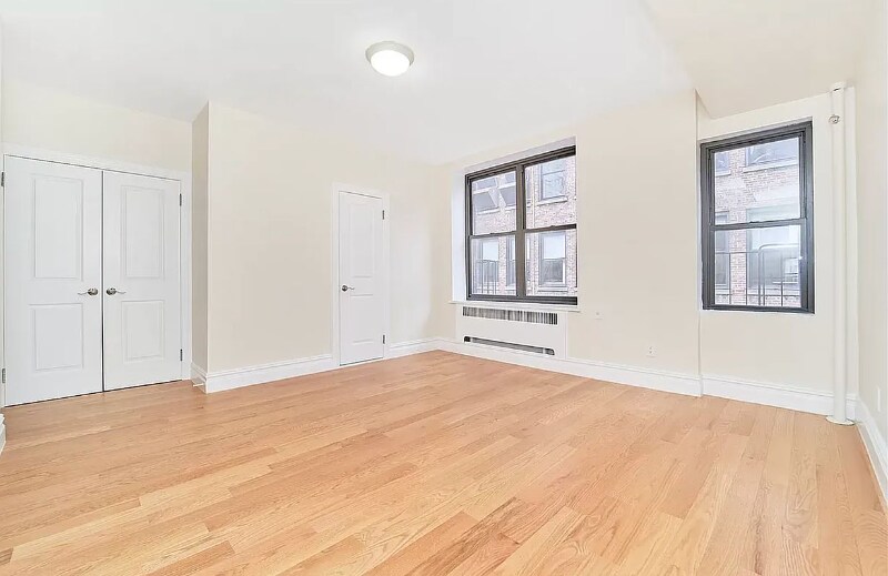 226 E 22nd St-Unit -1 in New York, NY - Building Photo