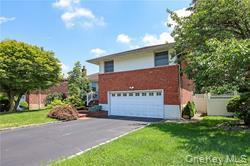 91 Birchwood Park Dr in Syosset, NY - Foto de edificio - Building Photo
