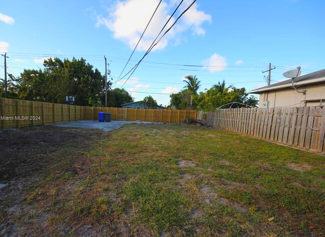 2219 Liberty St in Hollywood, FL - Building Photo - Building Photo