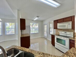 1110 Belmont Pl in Boynton Beach, FL - Building Photo - Building Photo