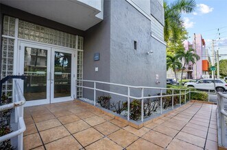 1060 NW 7th St in Miami, FL - Building Photo - Building Photo