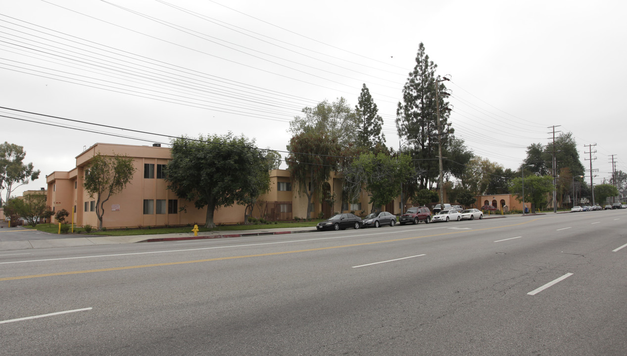 De Soto Gardens in Canoga Park, CA - Building Photo