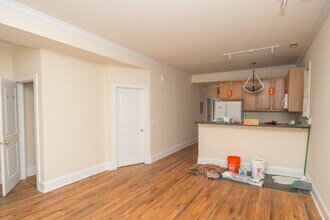 1314 W Roscoe St, Unit M00H in Chicago, IL - Building Photo - Building Photo