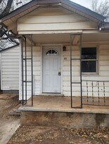 111 W Locust Ave in Enid, OK - Building Photo