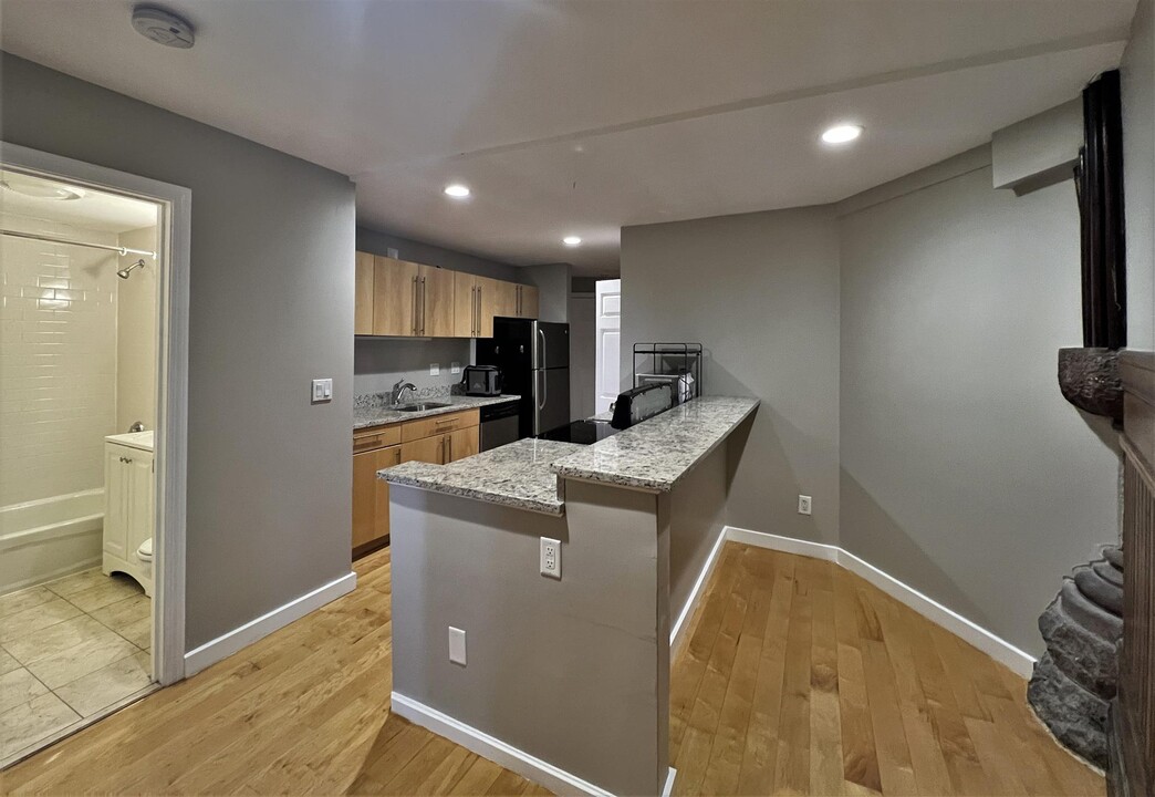25 Bow St, Unit 1 in Somerville, MA - Foto de edificio