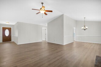 705 E Hightree Ln in New Bern, NC - Building Photo - Building Photo